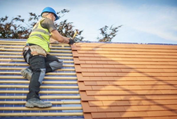 Travaux de toiture à Vincennes : pourquoi faire appel à un couvreur professionnel ?